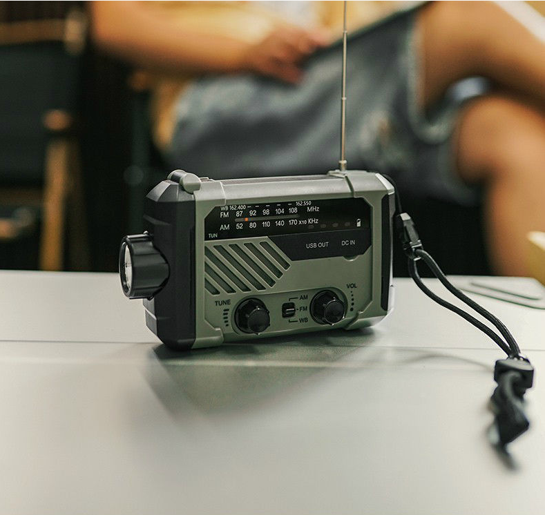 Emergency Solar Radio & Flashlight